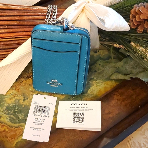 Coach Handbags - NWT Coach Zip Card Case
